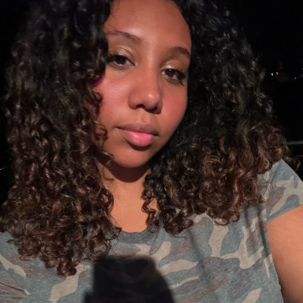 Meet your Posher, Alexis